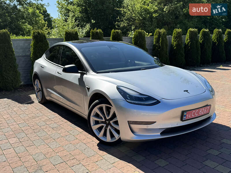 Седан Tesla Model 3 2018 в Львові