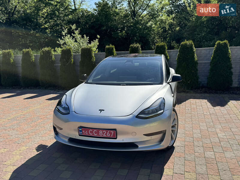 Седан Tesla Model 3 2018 в Львові
