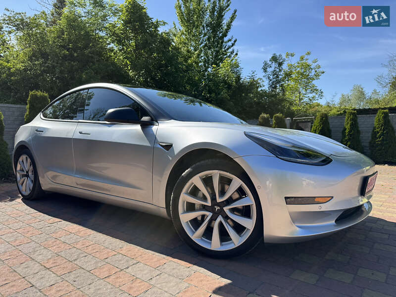 Седан Tesla Model 3 2018 в Львові