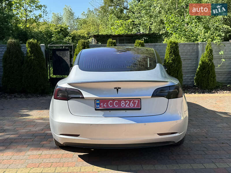 Седан Tesla Model 3 2018 в Львові