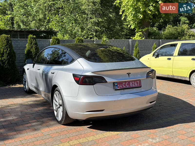 Седан Tesla Model 3 2018 в Львові