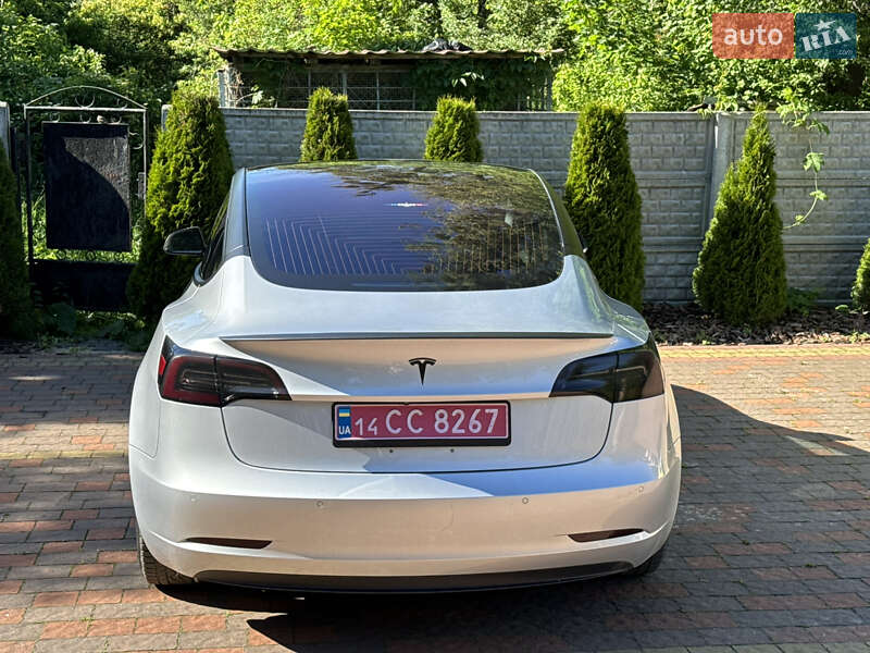 Седан Tesla Model 3 2018 в Львові