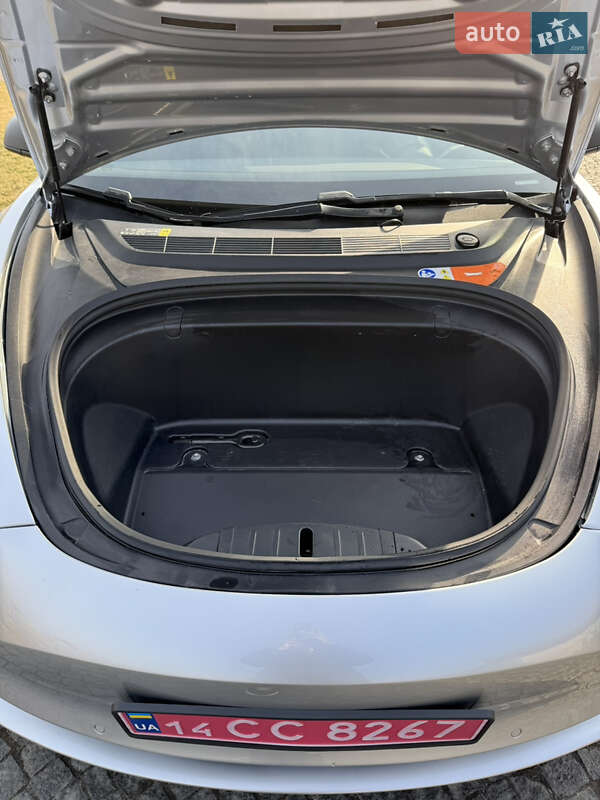 Седан Tesla Model 3 2018 в Львові