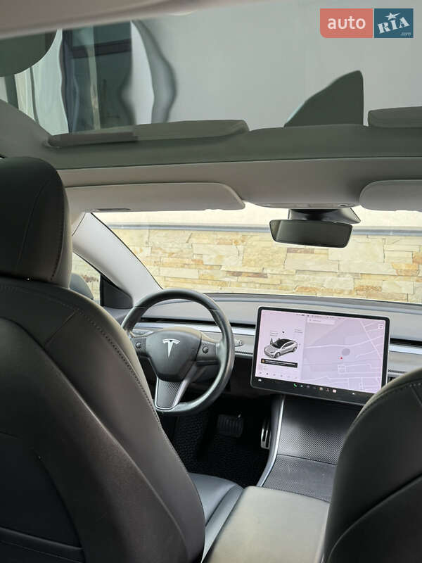 Седан Tesla Model 3 2018 в Львові
