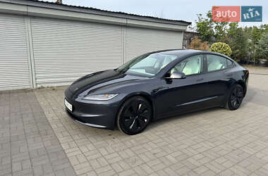 Седан Tesla Model 3 2024 в 