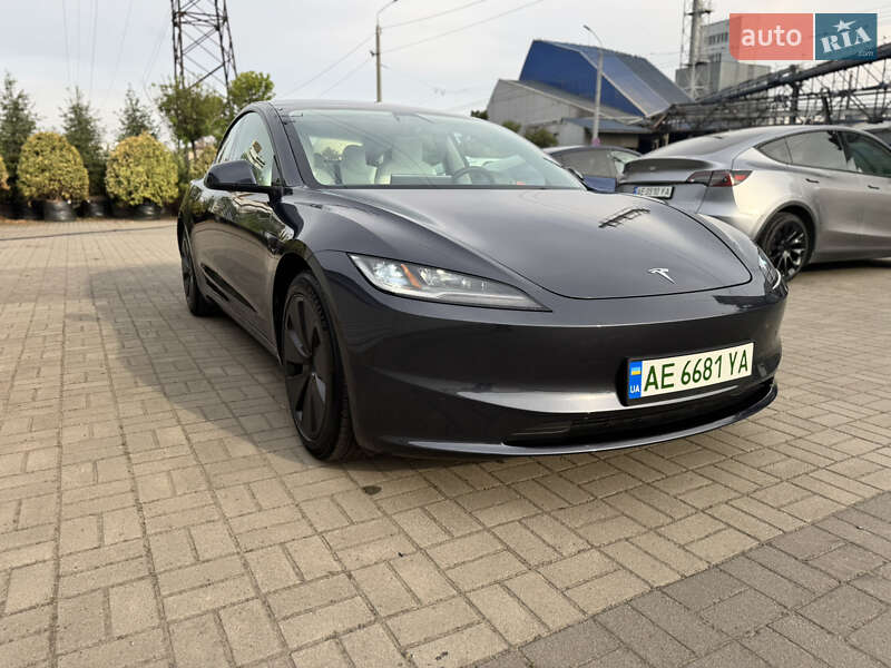 Седан Tesla Model 3 2024 в Днепре
