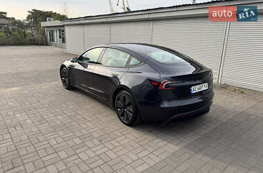 Седан Tesla Model 3 2024 в 