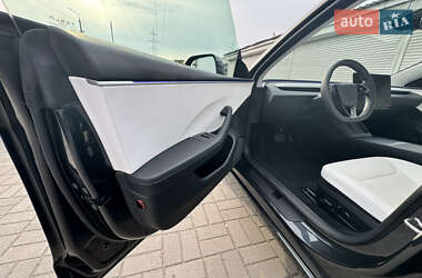 Седан Tesla Model 3 2024 в 
