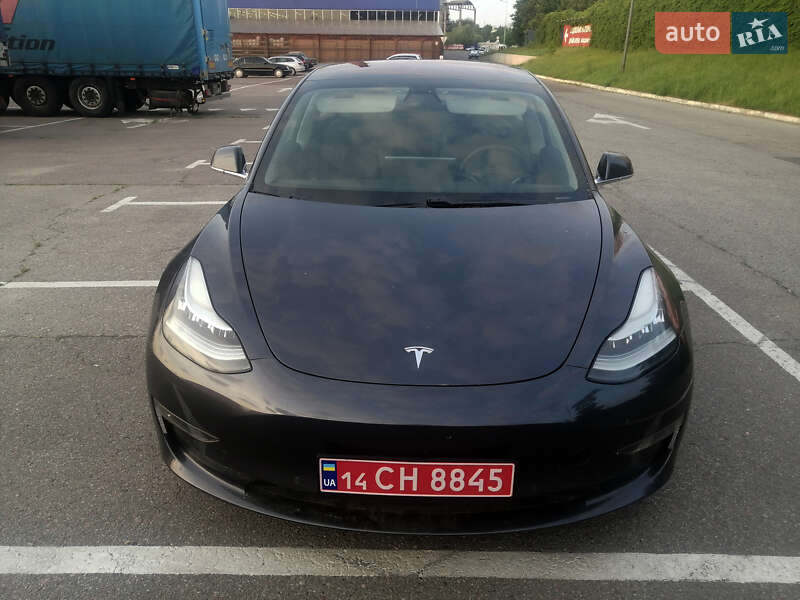 Седан Tesla Model 3 2018 в Львове