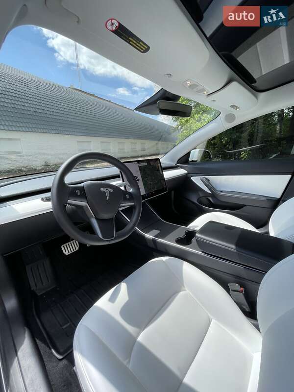 Седан Tesla Model 3 2019 в Сквире