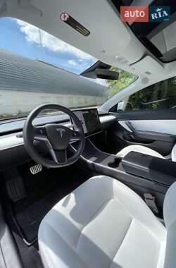 Седан Tesla Model 3 2019 в 