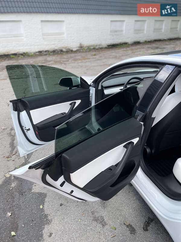 Седан Tesla Model 3 2019 в Сквире