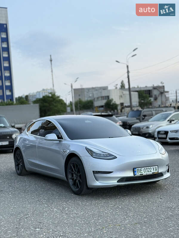 Седан Tesla Model 3 2018 в 