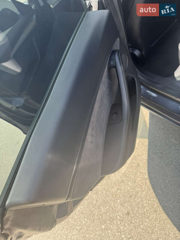Седан Tesla Model 3 2022 в Киеве