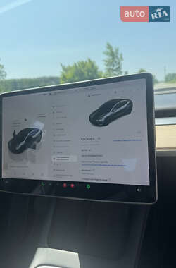 Седан Tesla Model 3 2022 в 