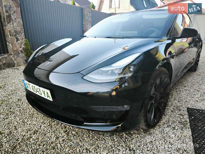 Седан Tesla Model 3 2022 в Коломиї