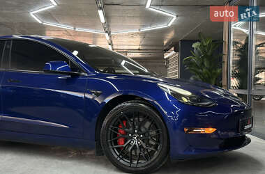 Седан Tesla Model 3 2022 в 