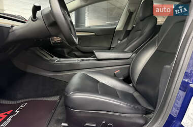 Седан Tesla Model 3 2022 в 