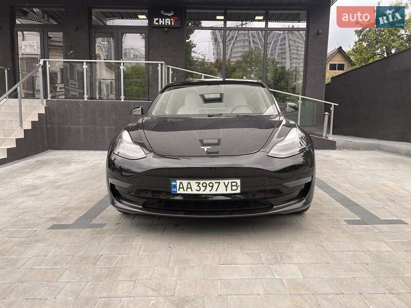 Седан Tesla Model 3 2022 в Киеве