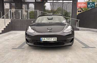 Седан Tesla Model 3 2022 в 