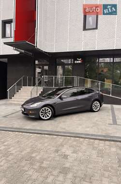 Седан Tesla Model 3 2022 в 