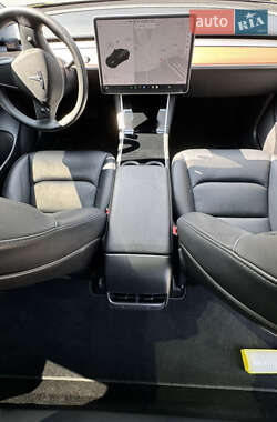 Седан Tesla Model 3 2020 в 