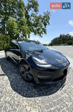 Седан Tesla Model 3 2020 в 