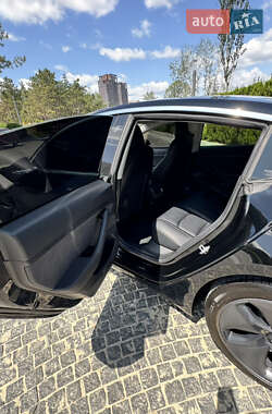 Седан Tesla Model 3 2020 в 