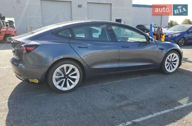 Седан Tesla Model 3 2022 в 
