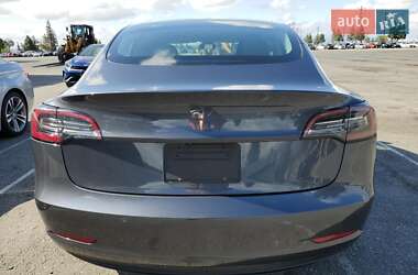Седан Tesla Model 3 2022 в 