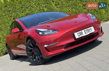 Седан Tesla Model 3 2022 в 