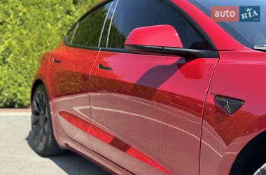 Седан Tesla Model 3 2022 в 