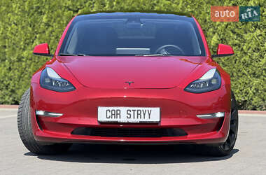 Седан Tesla Model 3 2022 в 