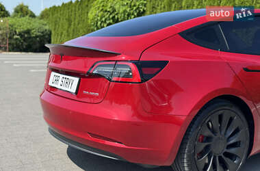 Седан Tesla Model 3 2022 в 