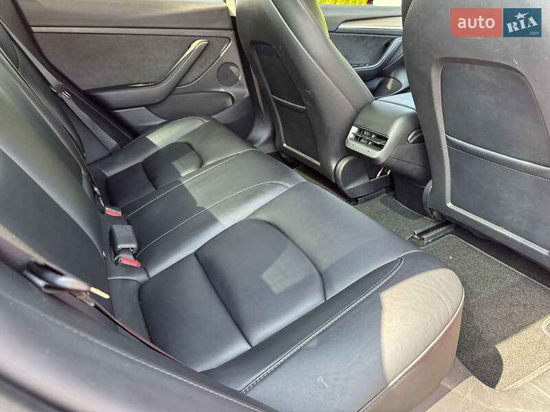 Седан Tesla Model 3 2022 в Стрые