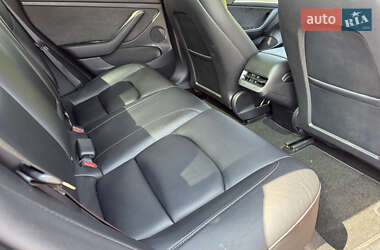 Седан Tesla Model 3 2022 в 