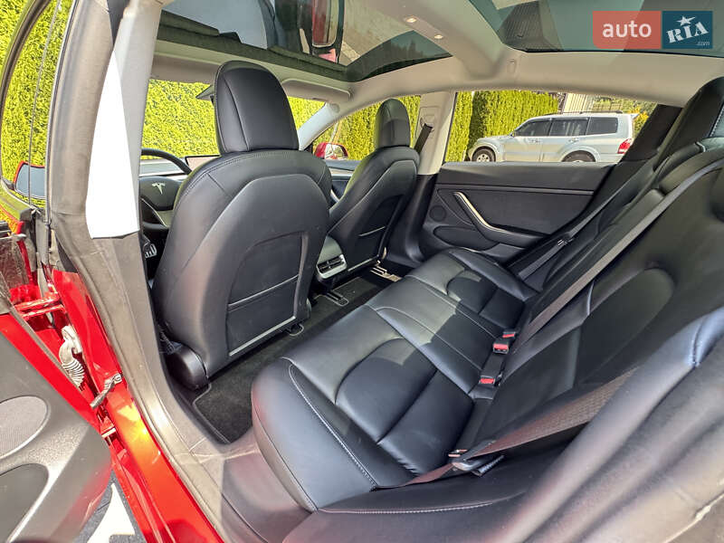Седан Tesla Model 3 2022 в Стрые