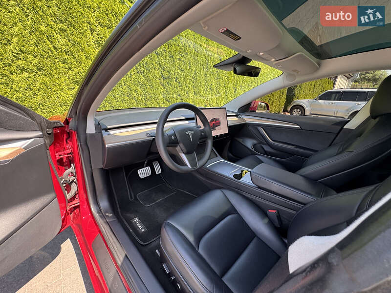 Седан Tesla Model 3 2022 в Стрые