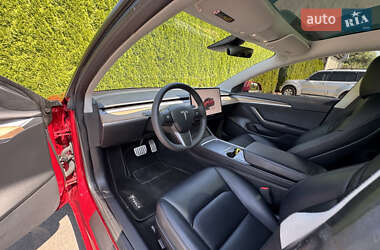 Седан Tesla Model 3 2022 в 