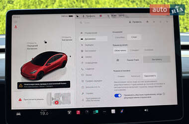 Седан Tesla Model 3 2022 в 