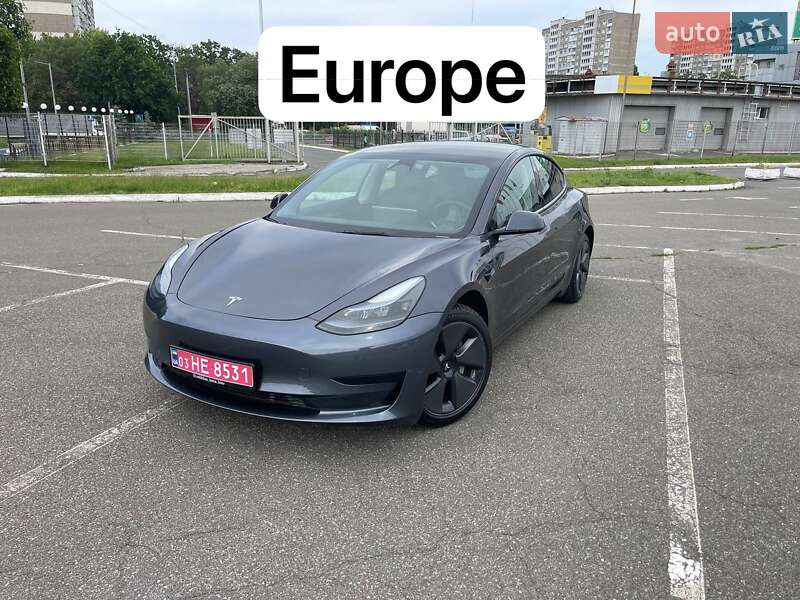Седан Tesla Model 3 2023 в 