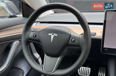 Седан Tesla Model 3 2023 в 