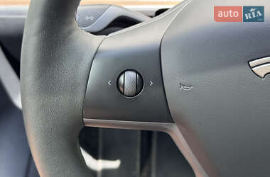 Седан Tesla Model 3 2023 в 