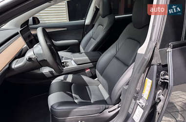 Седан Tesla Model 3 2023 в 