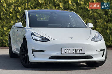 Седан Tesla Model 3 2019 в Стрию