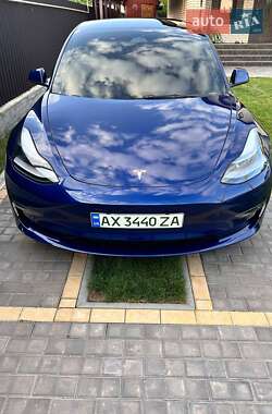 Седан Tesla Model 3 2023 в 