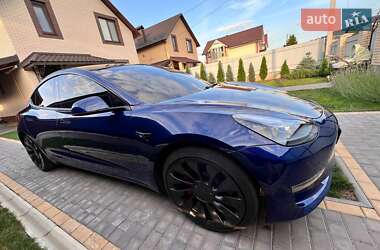Седан Tesla Model 3 2023 в 