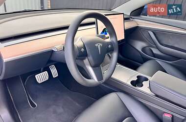 Седан Tesla Model 3 2023 в 