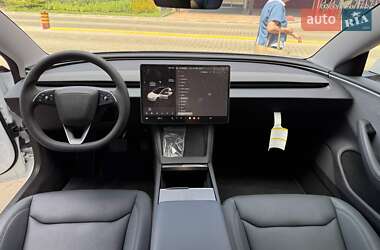 Седан Tesla Model 3 2024 в 