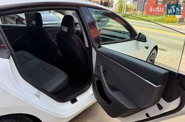 Седан Tesla Model 3 2024 в 